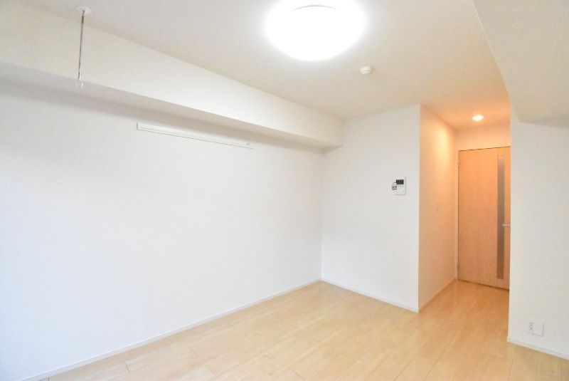 ��ʌ��z�J�s�ԎR�{���̃A�p�[�g�̋����E���r���O