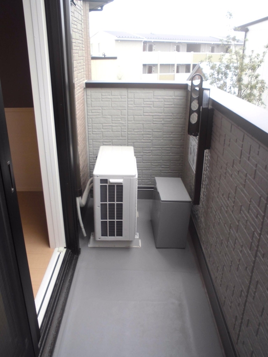 ��ʌ��z�J�s���C�N�^�E���X���ڂ̃A�p�[�g�̃o���R�j�[