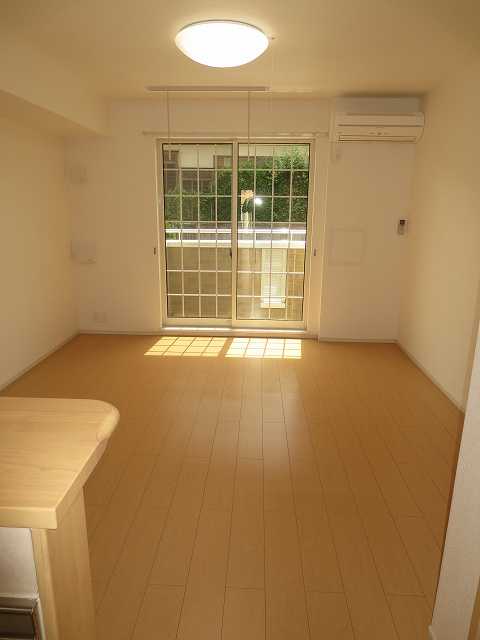 ��ʌ������s���v��̃A�p�[�g�̋��ԁE���r���O