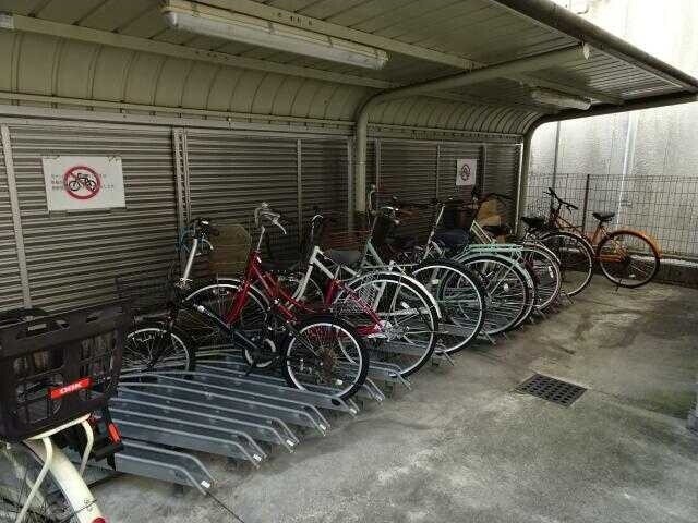 ��ʌ��z�J�s��z�J�P���ڂ̃}���V�����̒��ԏ�