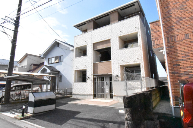 ��ʌ������s������753-1�̃A�p�[�g�̌����O��