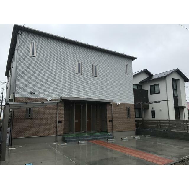 ��ʌ�����s�{���T���ڂ̃A�p�[�g�̒��ԏ�