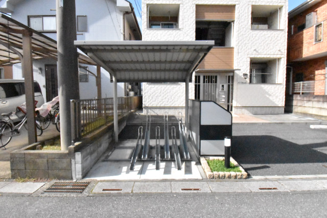 ��ʌ������s�������̃A�p�[�g�̂��̑�