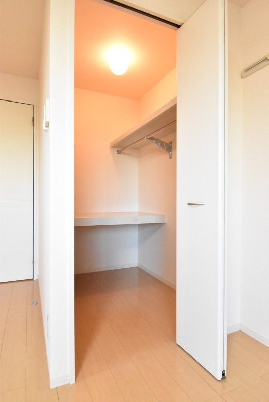 ��ʌ��z�J�s�V�z�J�Q���ڂ̃A�p�[�g�̎��[