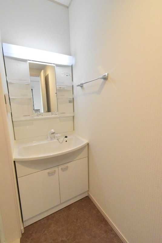 ��ʌ������s�����R���ڂ̃A�p�[�g�̐��ʏ�