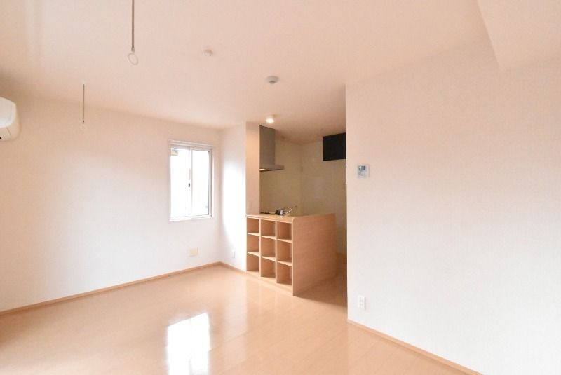 ��ʌ������s�ٓV�P���ڂ̃A�p�[�g�̋��ԁE���r���O