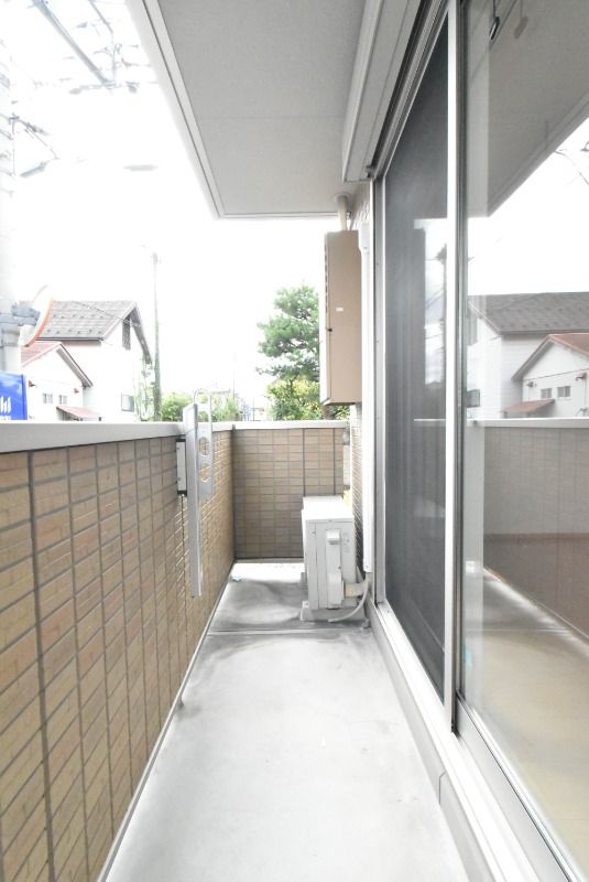 ��ʌ������s�ٓV�P���ڂ̃A�p�[�g�̃o���R�j�[