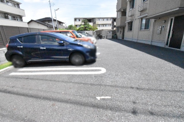 ��ʌ������s�ٓV�P���ڂ̃A�p�[�g�̒��ԏ�