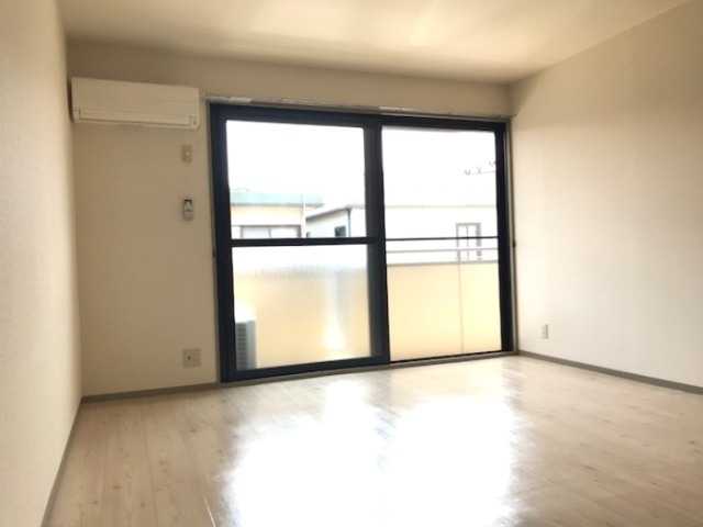 ��ʌ�����s�t���P���ڂ̃A�p�[�g�̋��ԁE���r���O