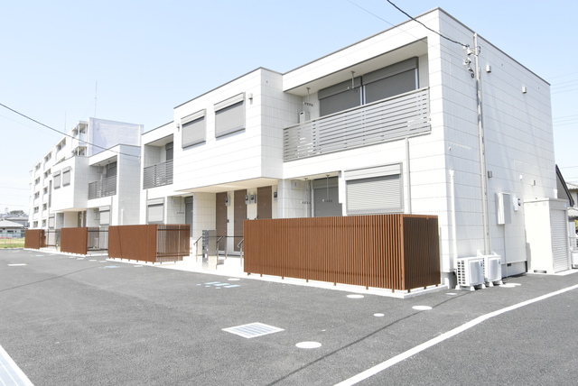 ��ʌ��F�J�s�E�Z��791-1�̃}���V�����̌����O��