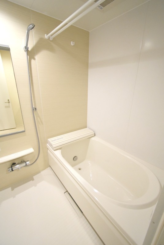 ��ʌ��F�J�s�E�Z�Ԃ̃}���V�����̃o�X