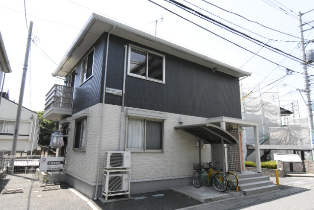 ��ʌ��������܎s�k����i���Q����1594-1�̃A�p�[�g�̌����O��