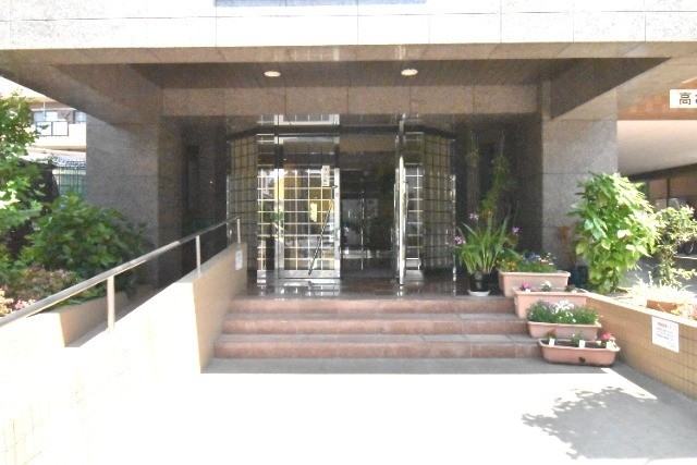 ��ʌ�����s�k����P���ڂ̃}���V�����̃G���g�����X