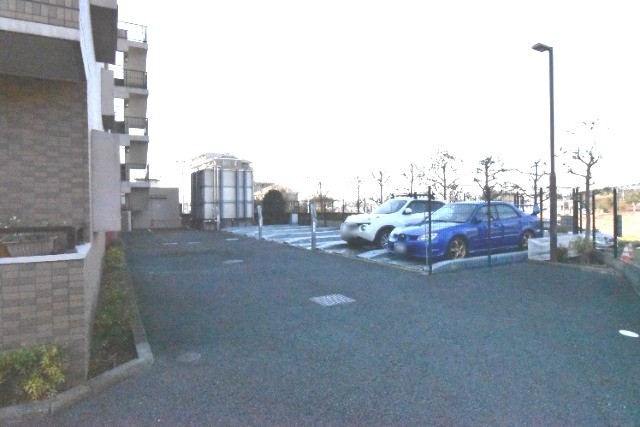 ��ʌ�����s�k����P���ڂ̃}���V�����̒��ԏ�