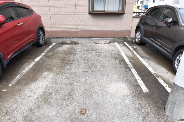 ��ʌ������s�����U���ڂ̃}���V�����̒��ԏ�