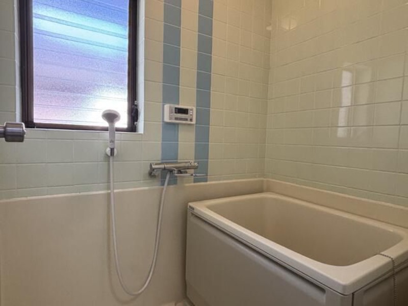 ��ʌ�����s����T���ڂ̃A�p�[�g�̃o�X