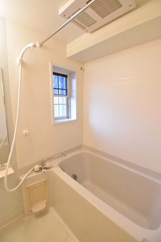 ��ʌ�����s�厚�ΐ_�̃A�p�[�g�̃o�X