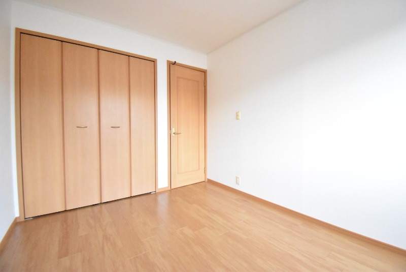 ��ʌ�����s�厚�ΐ_�̃A�p�[�g�̂��̑������E�X�y�[�X