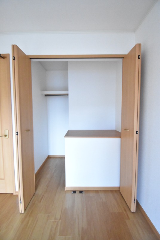 ��ʌ�����s�厚�ΐ_�̃A�p�[�g�̎��[