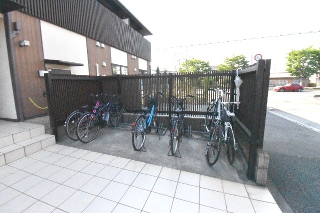 ��ʌ��z�J�s���C�N�^�E���Q���ڂ̃A�p�[�g�̂��̑�