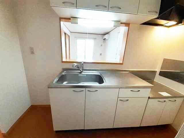 ��ʌ�����s�厚���s�̍��݂̃A�p�[�g�̃L�b�`��