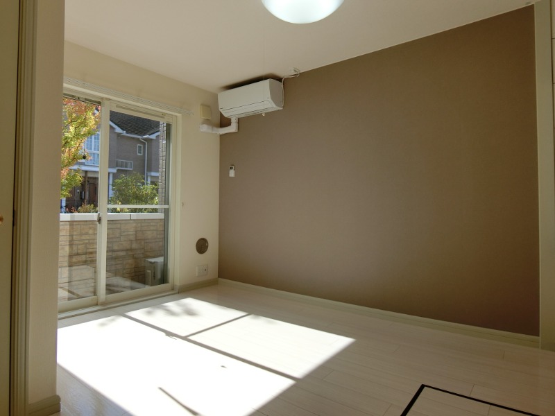 ��ʌ�����s�厚�ΐ_�̃A�p�[�g�̋��ԁE���r���O