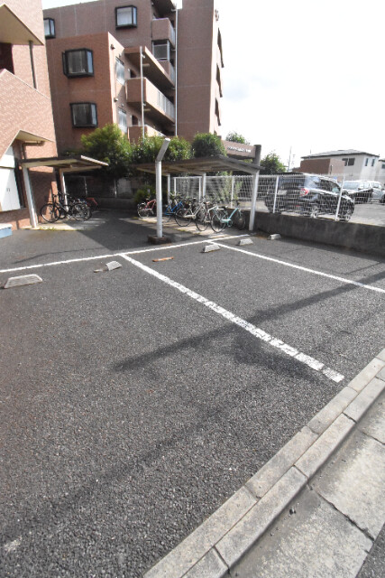 ��ʌ��������܎s�Y�a��̉ƂU���ڂ̃}���V�����̒��ԏ�