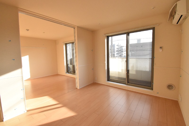 ��ʌ��������܎s�΋擌�Y�a�T���ڂ̃}���V�����̋��ԁE���r���O