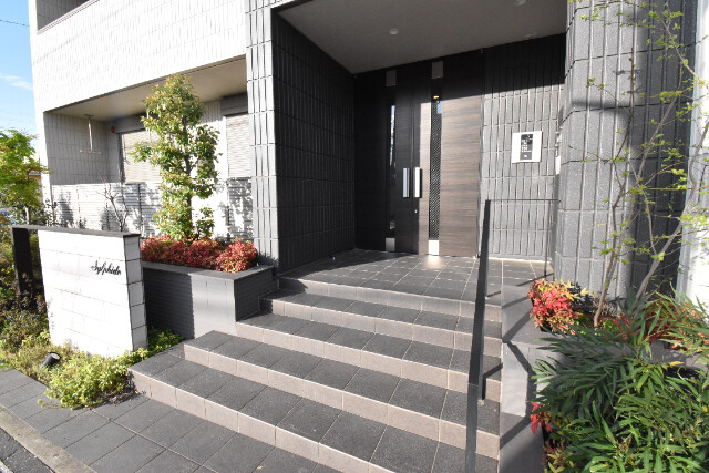 ��ʌ��������܎s�΋擌�Y�a�T���ڂ̃}���V�����̃G���g�����X