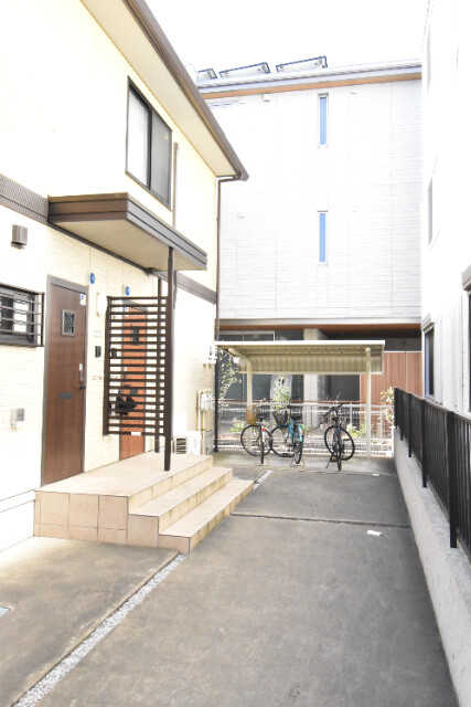 ��ʌ��������܎s��{��g�~���S���ڂ̃A�p�[�g�̃G���g�����X