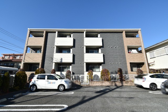 ��ʌ��������܎s��{��听���P���ڂ̃A�p�[�g�̒��ԏ�