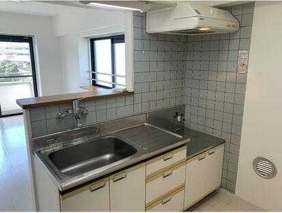 ��ʌ��������܎s�΋擌�Y�a�S���ڂ̃}���V�����̃L�b�`��