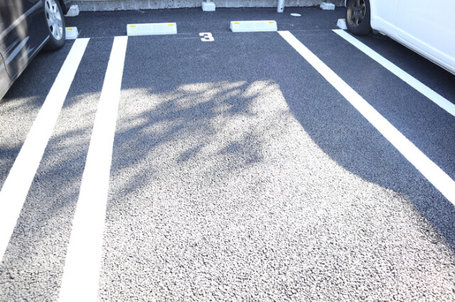 ��ʌ�����s�厚���̃A�p�[�g�̒��ԏ�