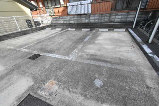 ��ʌ��������܎s�΋擌�Y�a�S���ڂ̃}���V�����̒��ԏ�