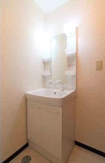 ��ʌ������s���]�U���ڂ̃A�p�[�g�̂��̑��ݔ�