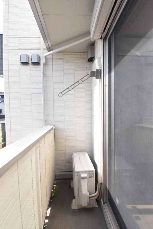 ��ʌ�����s�厚���̃A�p�[�g�̃o���R�j�[