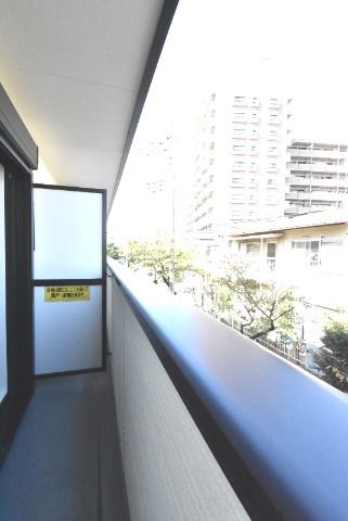 ��ʌ��������܎s�΋�厚��Ԗ؂̃A�p�[�g�̃o���R�j�[