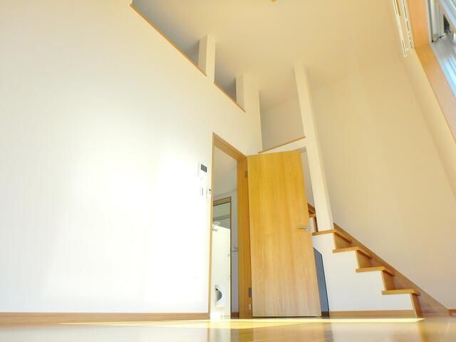 ��ʌ�����s�����J�Β��Q���ڂ̃A�p�[�g�̋��ԁE���r���O