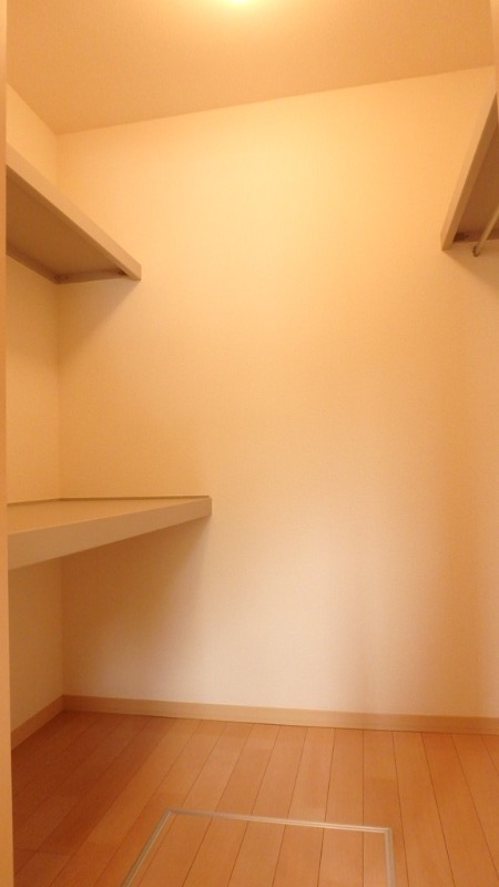 ��ʌ�����s�厚���s�̃A�p�[�g�̎��[