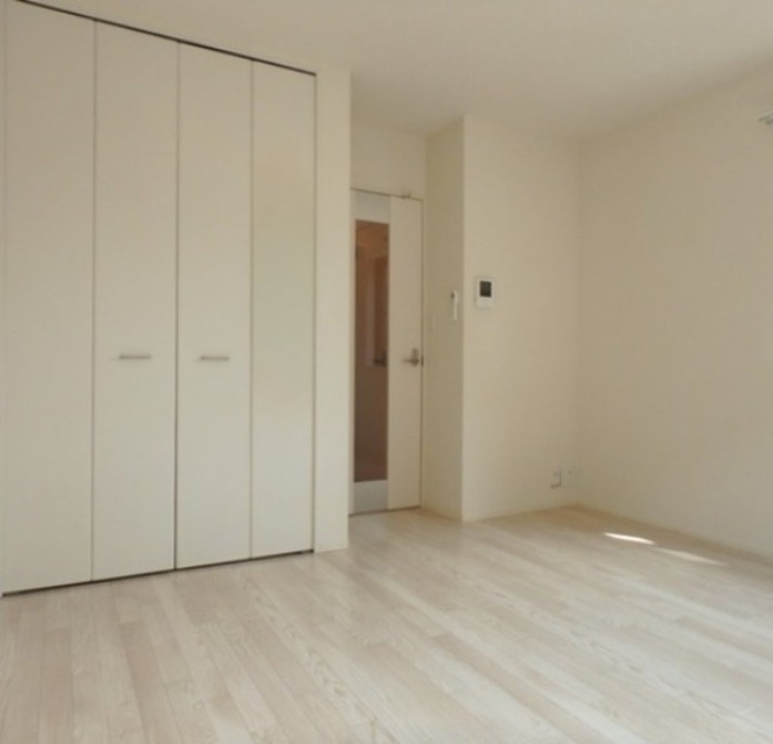 ��ʌ������s�J�˂Q���ڂ̃}���V�����̋��ԁE���r���O