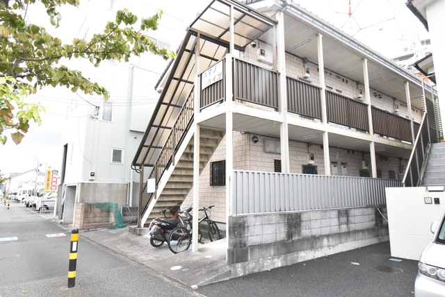 ��ʌ�����s�厚���̃A�p�[�g�̌����O��