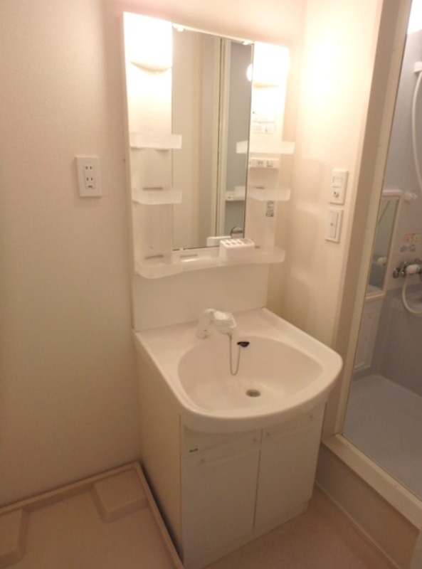 ��ʌ������s�J�˂Q���ڂ̃}���V�����̐��ʏ�