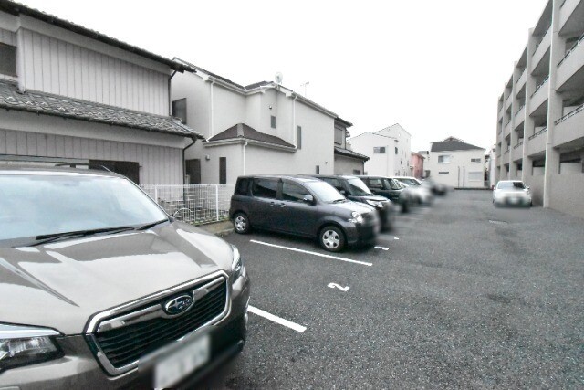 ��ʌ�����s������S���ڂ̃}���V�����̒��ԏ�