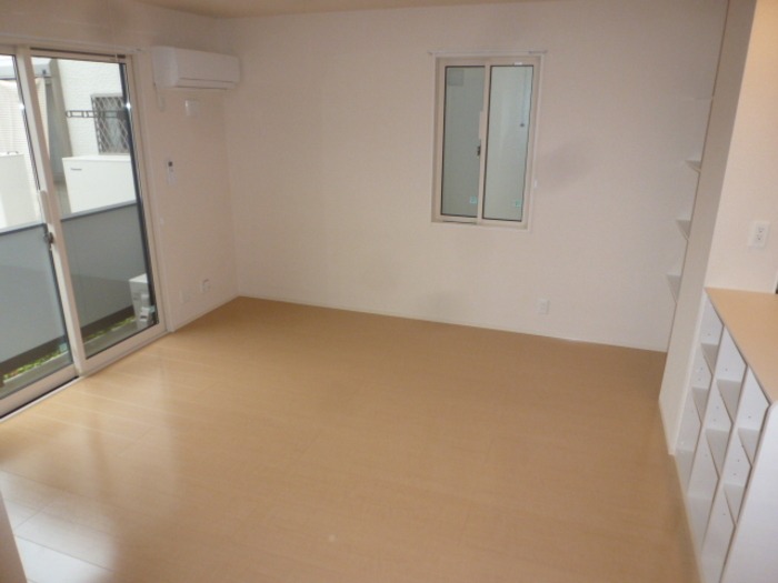 ��ʌ�����s����P���ڂ̃A�p�[�g�̋��ԁE���r���O