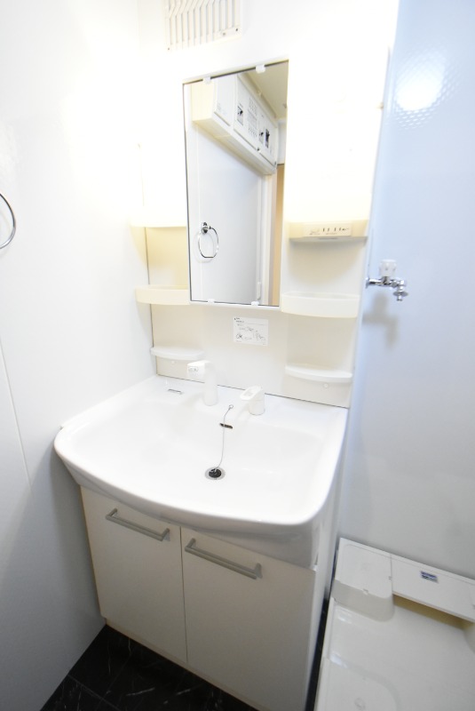 ��ʌ�����s�厚�����̃A�p�[�g�̐��ʏ�