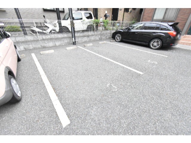 ��ʌ��������܎s�΋擌�Y�a�S���ڂ̃A�p�[�g�̒��ԏ�