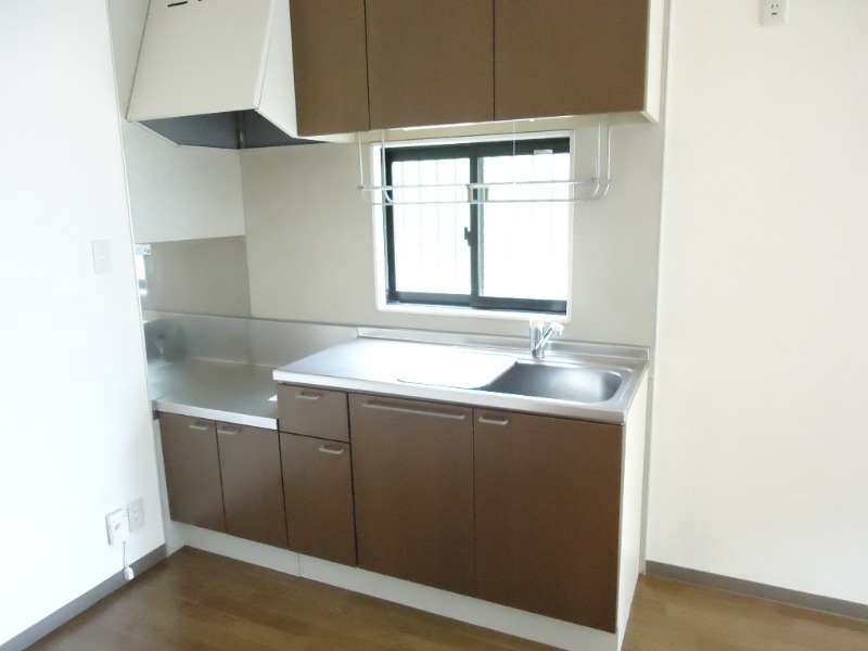 ��ʌ��������܎s������厚�쒆��̃e���X�n�E�X�̃L�b�`��