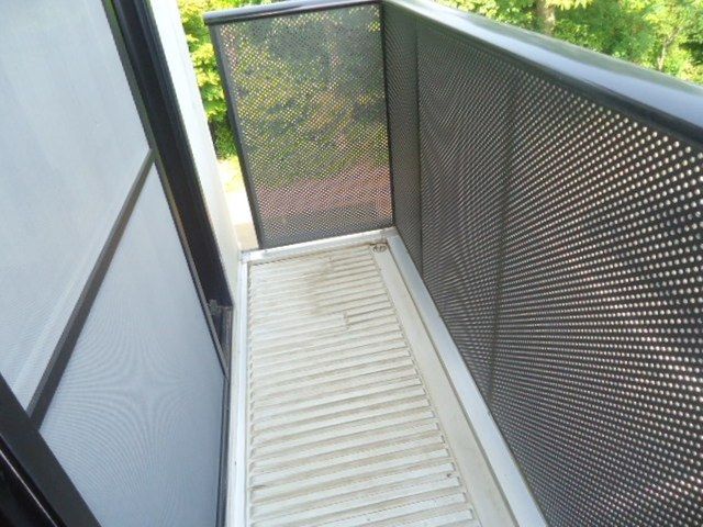 ��ʌ��������܎s������厚�쒆��̃e���X�n�E�X�̃o���R�j�[