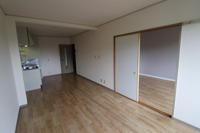 ��ʌ��������܎s�΋�n��Q���ڂ̃A�p�[�g�̋��ԁE���r���O