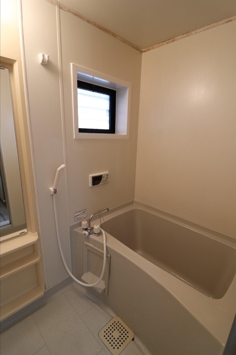 ��ʌ��������܎s�΋�n��Q���ڂ̃A�p�[�g�̃o�X